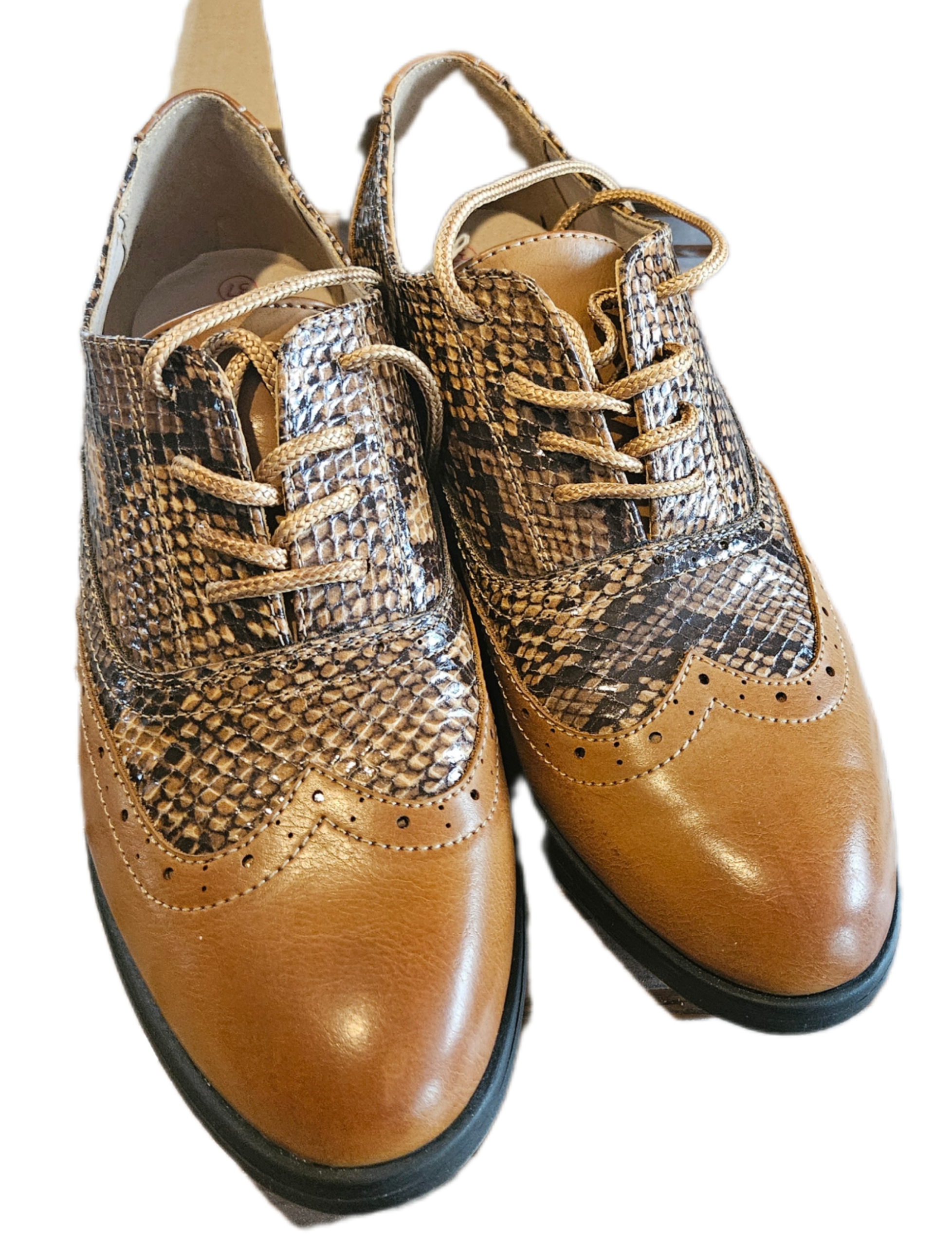 Chaussures plates neuves 37